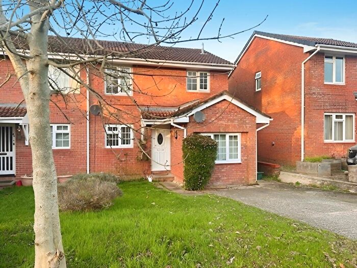 3 Bedroom House To Rent In Otterbourne Crescent, Tadley, RG26