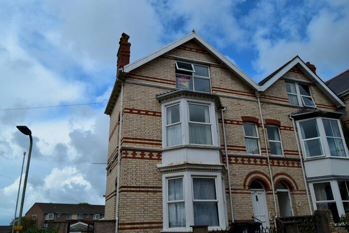 2 Bedroom Flat To Rent In Ashleigh Road, Barnstaple, EX32