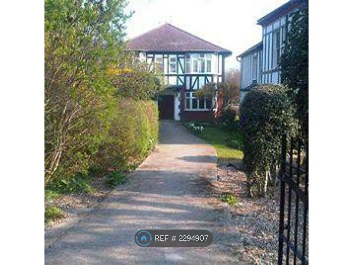 2 Bedroom Flat To Rent In Gordon Road, London, E18