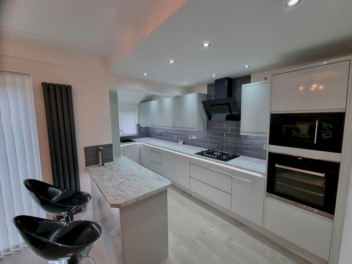 3 Bedroom Semi-Detached House To Rent In Milner Road, Heswall, Wirral, CH60