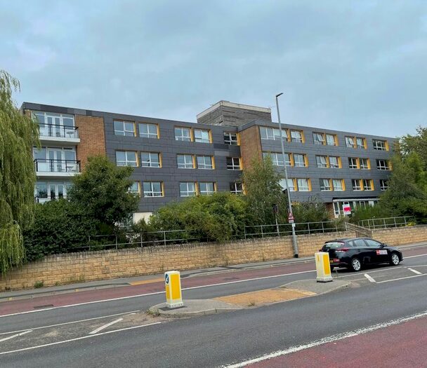 1 Bedroom Flat For Sale In Flat Kirkstall Gate, Commercial Road, Leeds, West Yorkshire, LS5