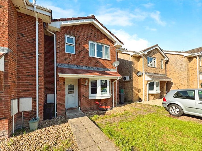 3 Bedroom Semi-Detached House For Sale In The Meadow, East Cowes, Isle Of Wight, PO32