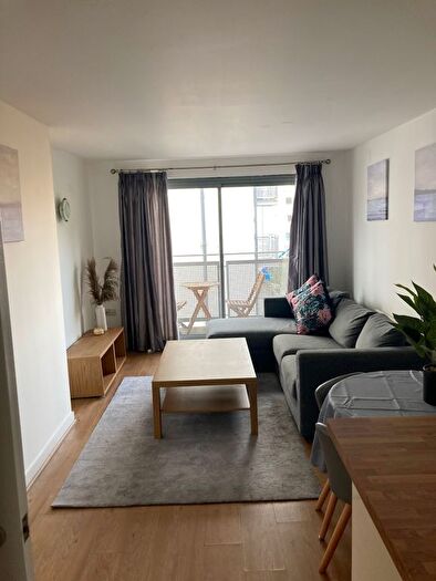 2 Bedroom Flat To Rent In Arizona Building, Deals Gateway, London, SE13