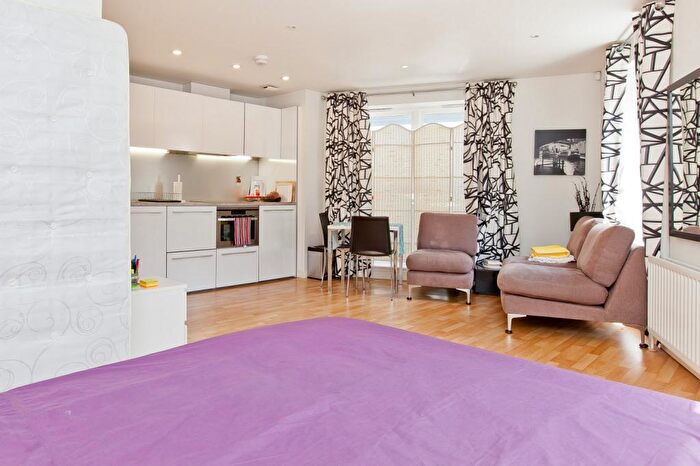 Studio To Rent In Northpoint House, Essex Road, London, N1