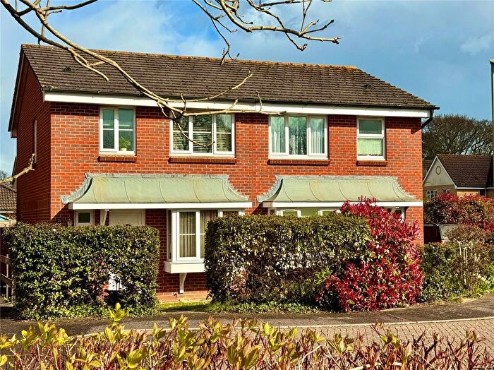3 Bedroom Detached House For Sale In Doe Copse Way, New Milton, Hampshire, BH25