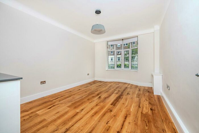 1 Bedroom Apartment To Rent In Grove End Gardens, Grove End Road, St John's Wood, London, NW8