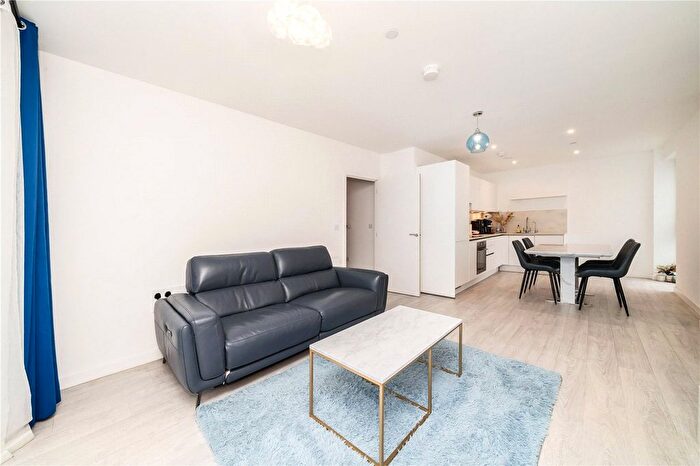 1 Bedroom Flat To Rent In Farine Avenue, Hayes, UB3