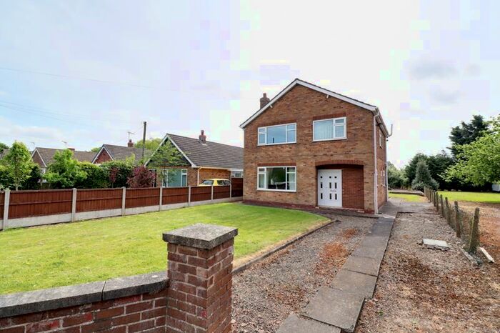 3 Bedroom Detached House For Sale In Crowle Road, Eastoft, Scunthorpe, DN17