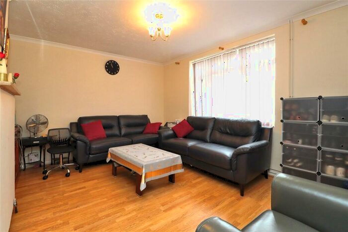 3 Bedroom Semi-Detached House For Sale In Henslow Way, Woking, Surrey, GU21