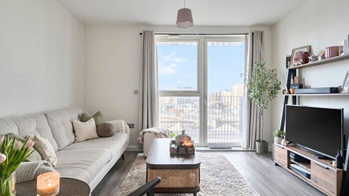 1 Bedroom Flat For Sale In Catimor House, Cranton Avenue, Hayes, UB3