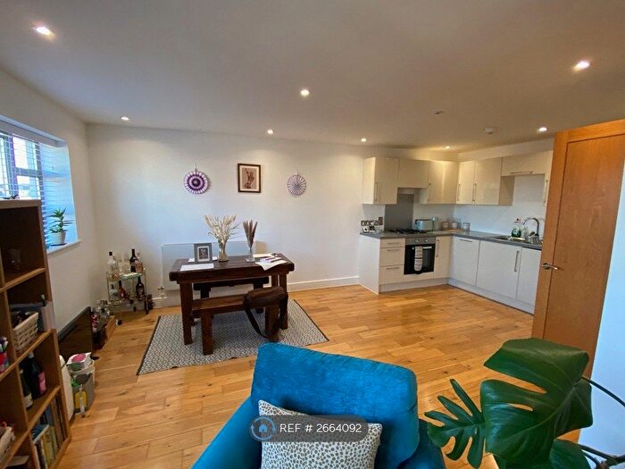2 Bedroom Flat To Rent In Gloucester Road, Bristol, BS7