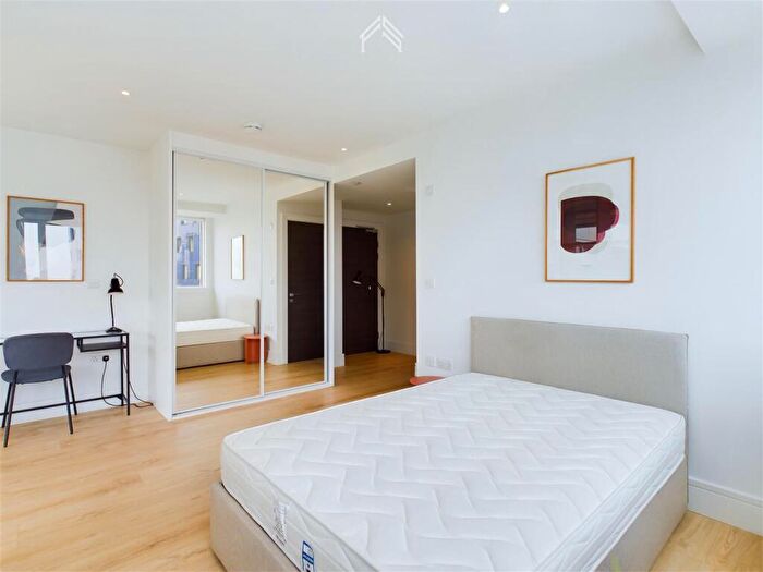 Flat To Rent In Olympic Way, London, HA9