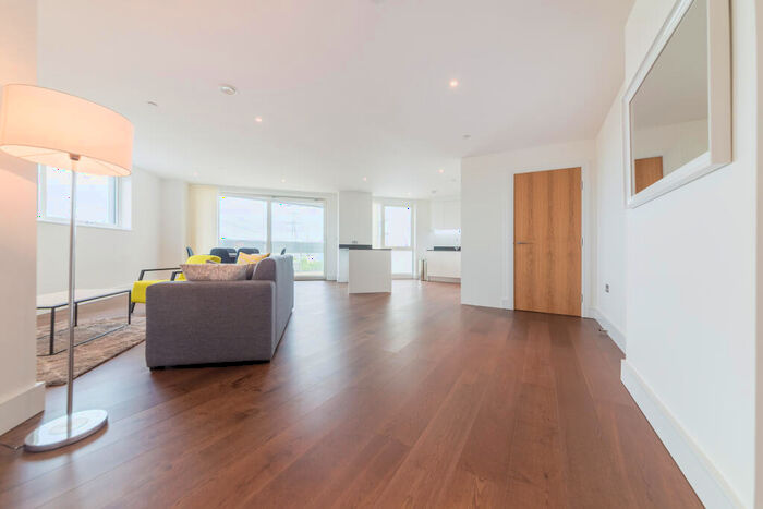 3 Bedroom Apartment To Rent In Gateway Tower, Western Gateway, Royal Victoria, London, E16