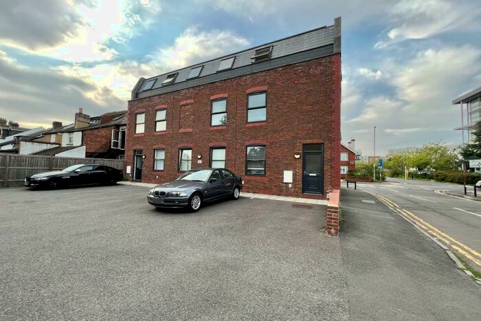 1 Bedroom Apartment To Rent In Addlestone, KT15