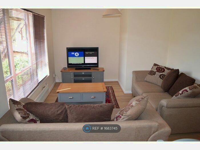 2 Bedroom Flat To Rent In Bagleys Lane (Off Fulmead Street), London, SW6