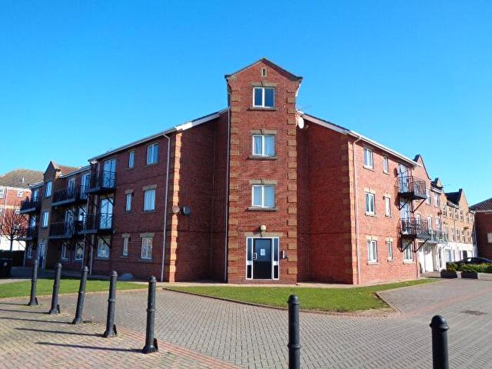 3 Bedroom Penthouse To Rent In Lockkeepers Court, Hull, HU9