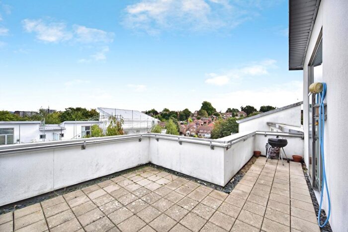 2 Bedroom Flat For Sale In Kingfisher Meadow, Maidstone, Kent, ME16
