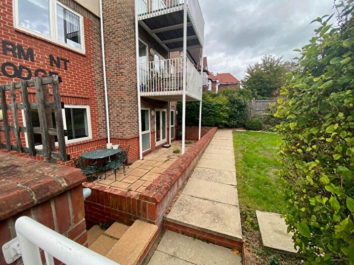 3 Bedroom Flat To Rent In Hendon Lane, London, N3