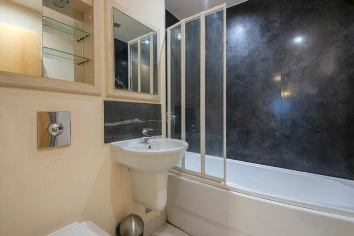 1 Bedroom Flat To Rent In Millharbour, Millwall, E14