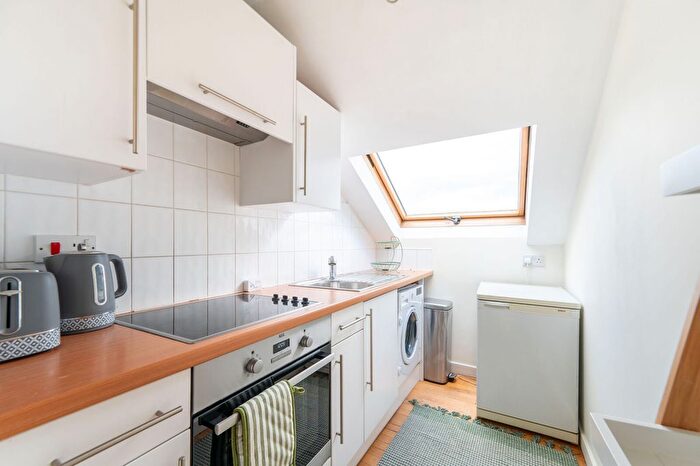 Studio To Rent In Cambridge Gardens, Notting Hill, London, W10