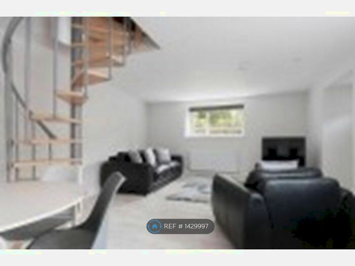 2 Bedroom Maisonette To Rent In High Street, Auchterarder, PH3