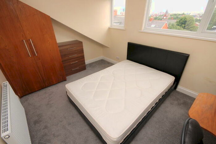 5 Bedroom Terraced House To Rent In Lucas Street, Woodhouse, Leeds, LS6