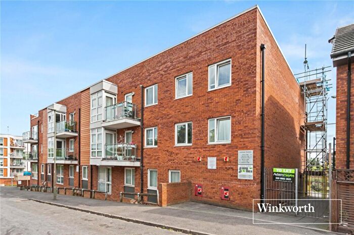 2 Bedroom Apartment For Sale In Lankaster Gardens, East Finchley, London, N2