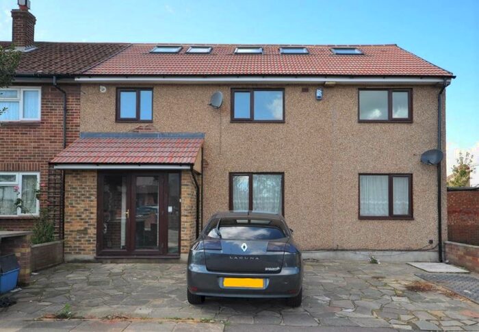 2 Bedroom Flat To Rent In Somerville Road, Chadwell Heath, RM6