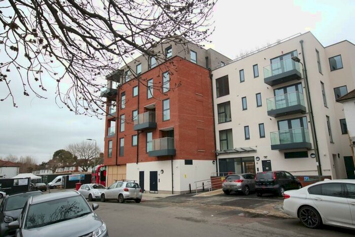 1 Bedroom Flat To Rent In Heather Gardens, London, NW11