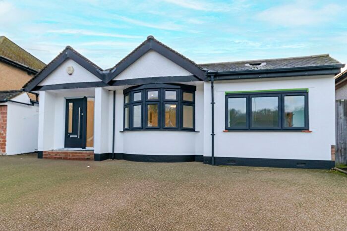 3 Bedroom Detached Bungalow For Sale In Links Way, Croxley Green, WD3