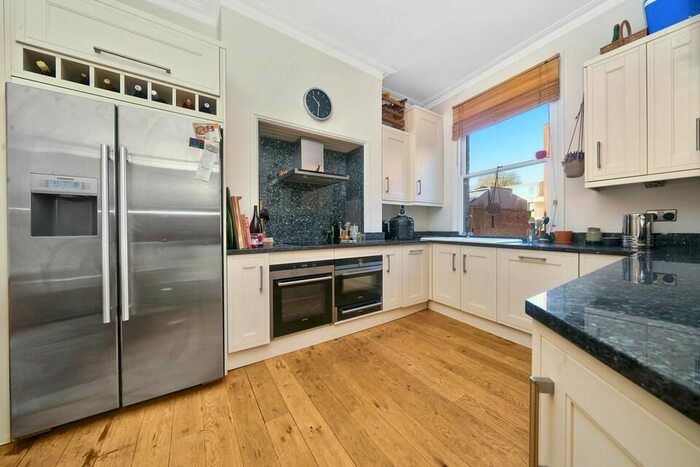 2 Bedroom Flat To Rent In Offley Road, London, SW9