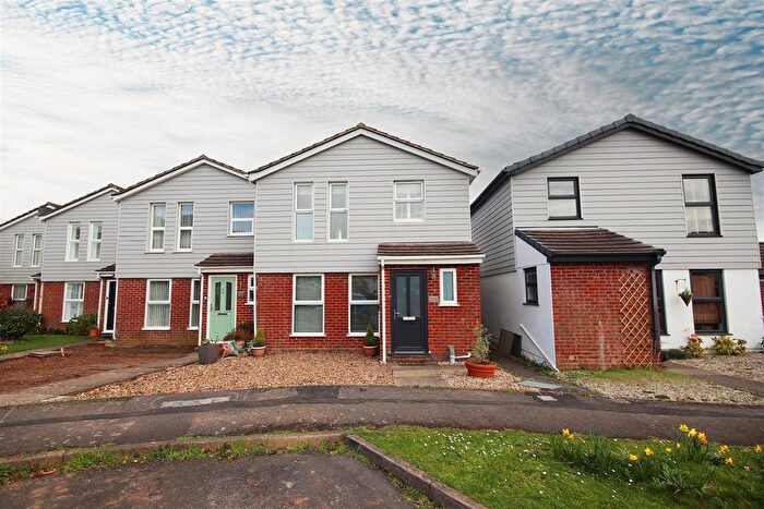 3 Bedroom End Of Terrace House To Rent In Meadowlands, Pennington, Lymington, SO41