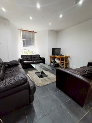 5 Bedroom House To Rent In King Edwards Road, Brynmill, Swansea, SA1