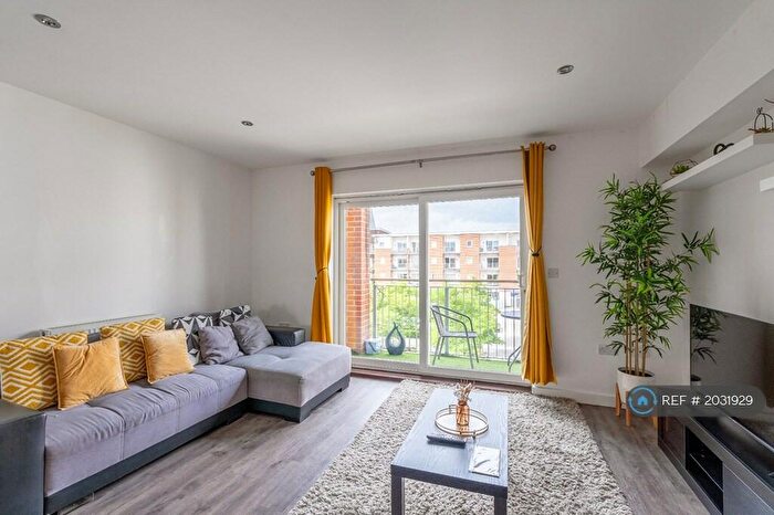 2 Bedroom Flat To Rent In Tean House, Reading, RG2