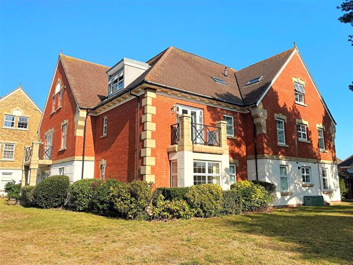 3 Bedroom Flat For Sale In Jasmine Way, Bexhill-On-Sea, TN39