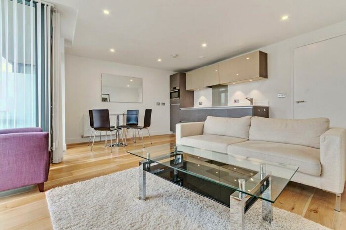 1 Bedroom Flat To Rent In Packington Street, London, N1