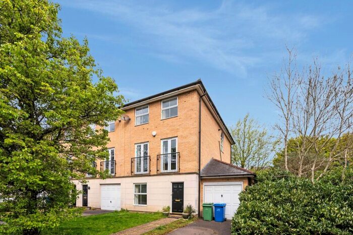 5 Bedroom House To Rent In Chestnut Place London, SE26