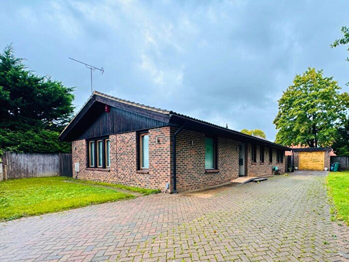 3 Bedroom Bungalow To Rent In Blackwater Lane, Pound Hill, Crawley, RH10