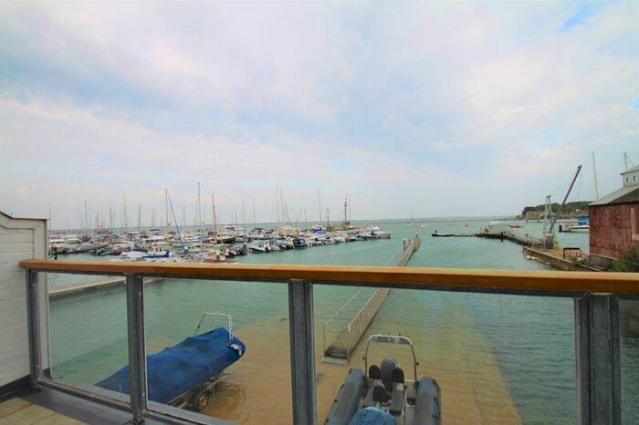 4 Bedroom House To Rent In Tides Reach, Cowes, PO31