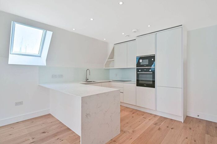 2 Bedroom Flat For Sale In Whetstone Square, Finchley, London, N20