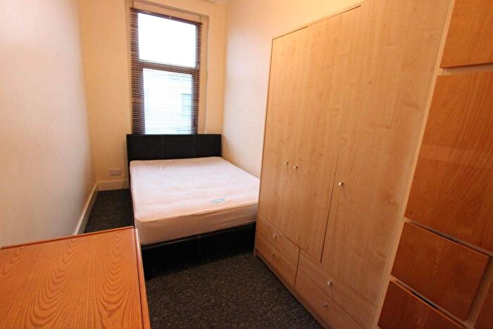 2 Bedroom Flat To Rent In North End Road, London, W14