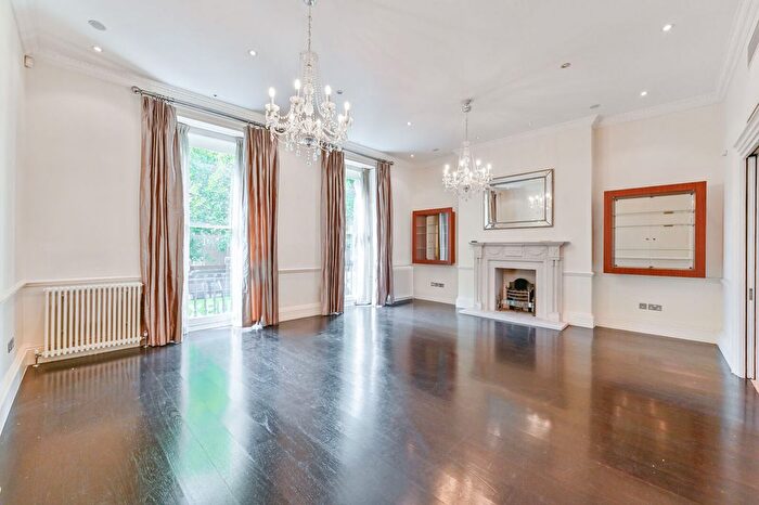 3 Bedroom Flat To Rent In Gloucester Place, Marylebone, London, W1U