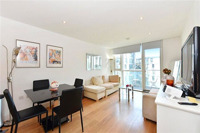2 Bedroom Flat To Rent In Times Square, London, E1
