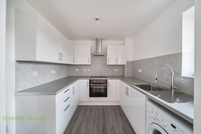 2 Bedroom Flat To Rent In Manning Gardens, Croydon, CR0