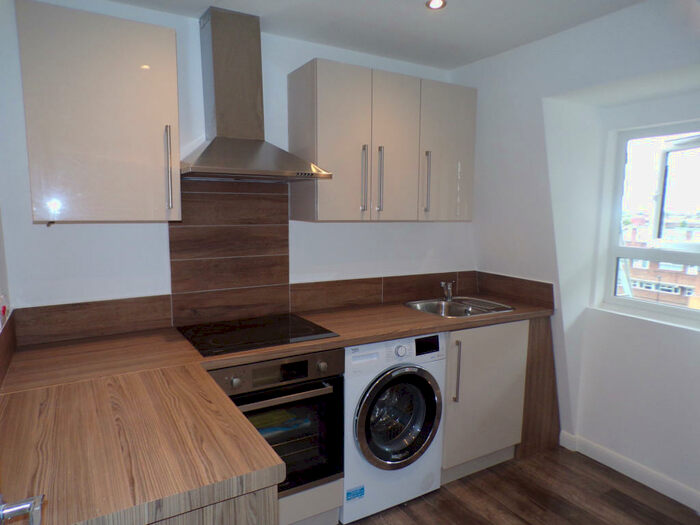 Flat To Rent In Barking Road, Canning Town, London, E16