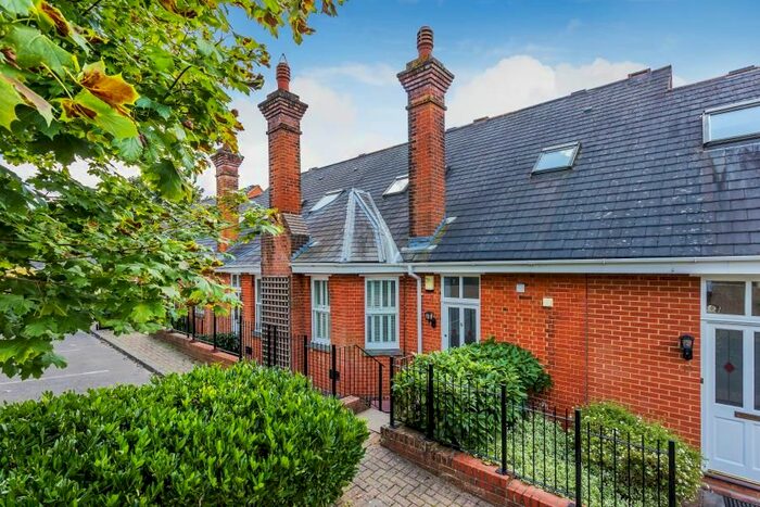 2 Bedroom Property To Rent In St. Bartholomews Court, Guildford, GU1