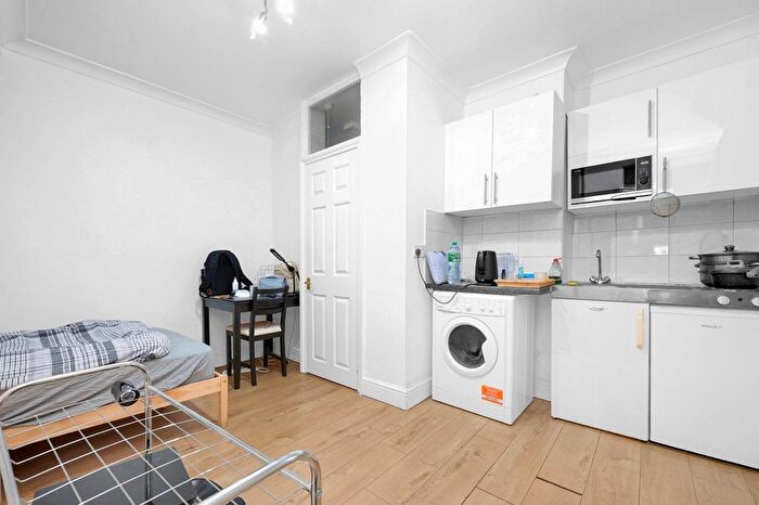 1 Bedroom Flat To Rent In Oakley Square, Camden, NW1