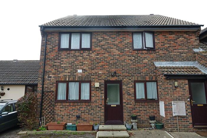 2 Bedroom Flat For Sale In Grant Close, Selsey, PO20