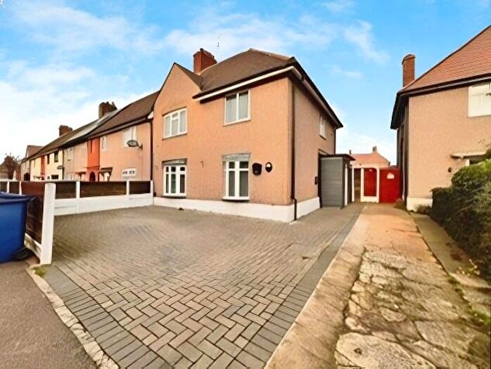 3 Bedroom End Of Terrace House To Rent In Gainsborough Avenue, Tilbury, RM18