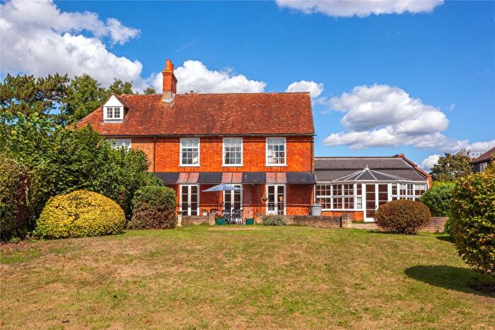 3 Bedroom Semi-Detached House For Sale In The Causeway, Caversham, Reading, Berkshire, RG4